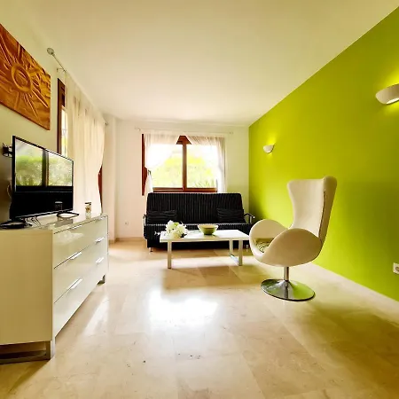 Apartment Punta Prima Modern, 100 M Sea, 2 Swimming-pools, Aircondition, Free Wi-fi